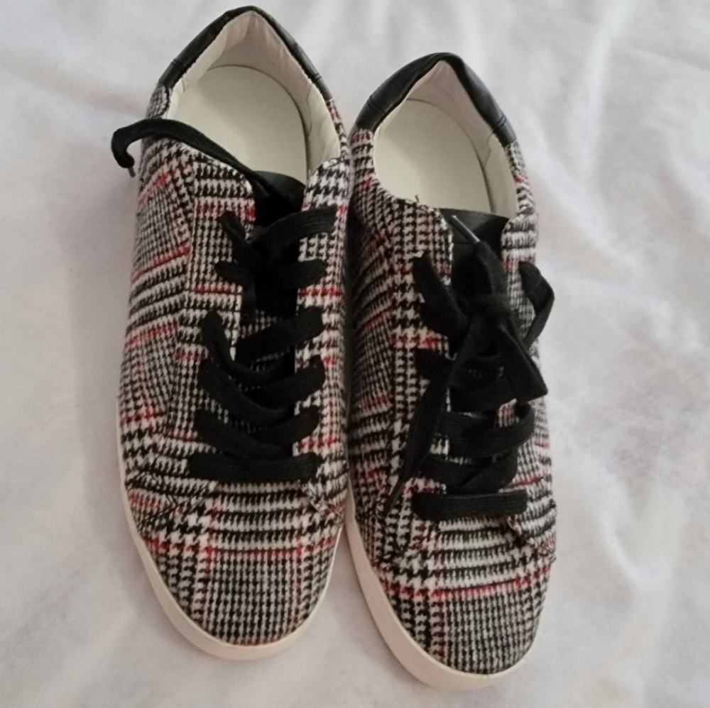 Bannana Republic Red and Black Plaid Shoes - Picture 4 of 13
